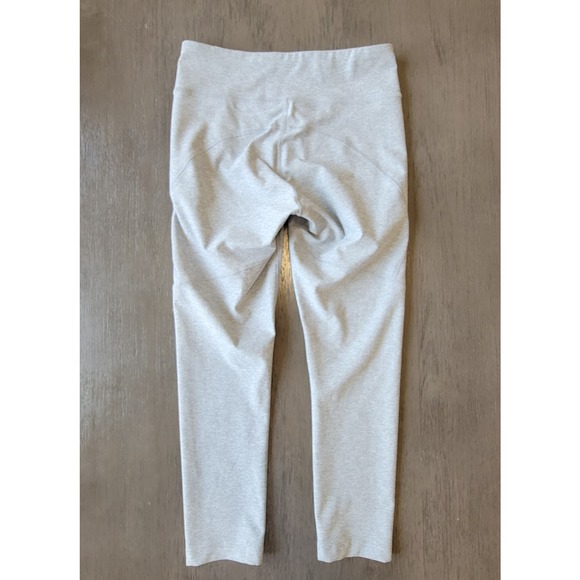 Outdoor Voices Warm-Up 3/4 Leggings Color Dove (Grey) Size Medium - Picture 3 of 7